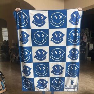 Dutch bros smiley face blanket 100% polyester